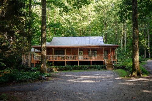 Saluda House | Saluda Summit Cabin at Cabin Fever