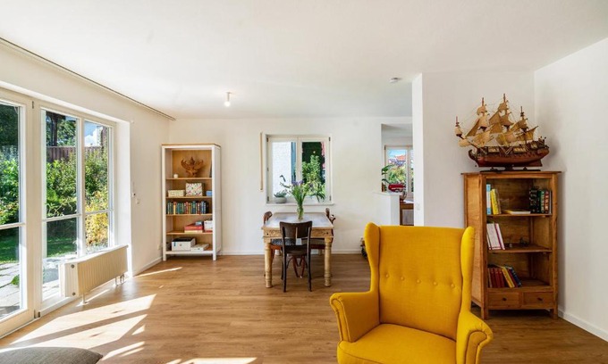 Furstenfeldbruck District Apartment | Sam's Homestay