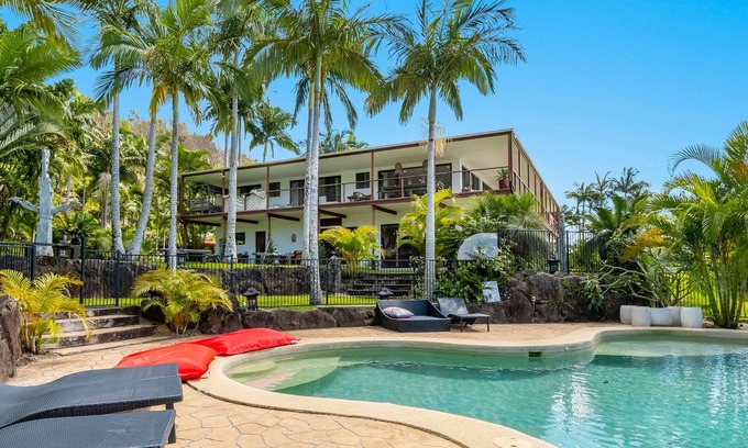 McLeods Shoot House | Samkara Byron - Hinterland property with stunning ocean and light house views.