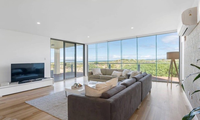Middleton House | Samphire Middleton-Absolute Beachfront-Luxury-WiFi