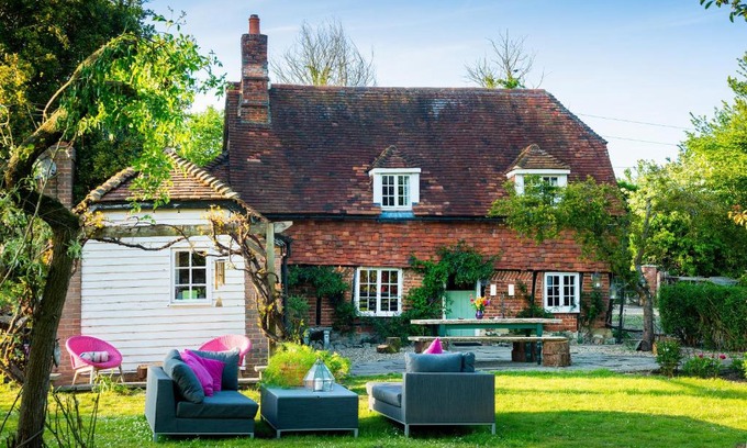 Five Oak Green Bed & Breakfast | Samsara Retreat