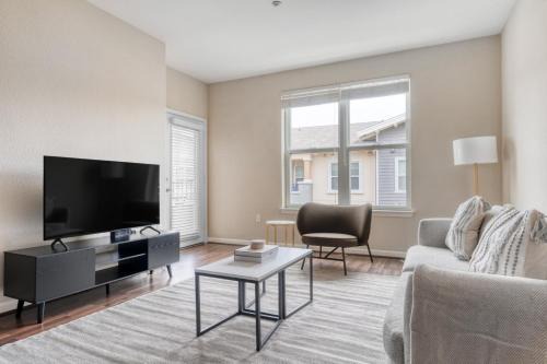 San Bruno Apartment | San Bruno 1BR w Pool Gym WD nr highways SFO-996