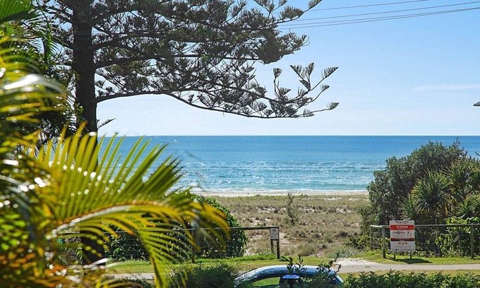 Bilinga Apartment | San Chelsea 16 - Beachfront Bilinga - Linen Provded!