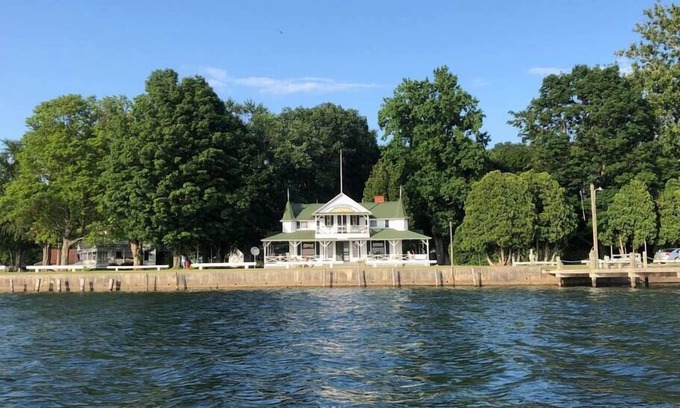 Valois House | San Felice, a historic villa on Seneca Lake