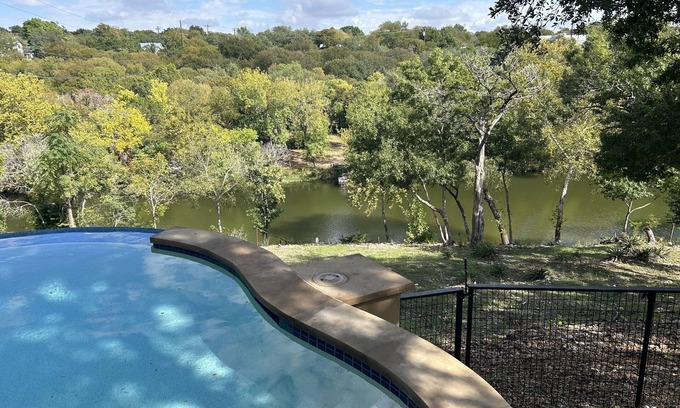 Georgetown House | SAN GABRIEL RIVER Retreat WATERFRONT Panoramic View, PRIVATE POOL, Pet Friendly!
