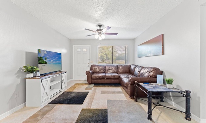 Southside Apartment | San Jose Forest, 2/2, Long-Term Welcome, W/D, Ground Flood