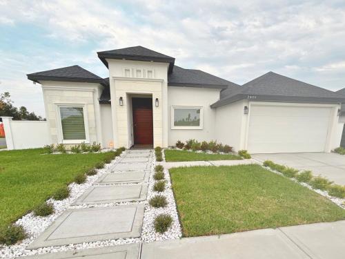 San Juan House | San Juan home 15 min to McAllen La Plaza Mall and Airport