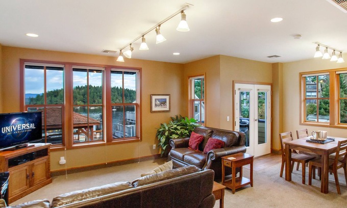 Friday Harbor Condo | San Juan Suites - Northwest Passages! Downtown!