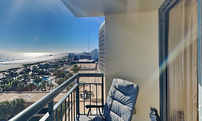 Galveston Condo | San Luis 1033 | Beach Views + Swim Up Bar & On-Site Amenities!