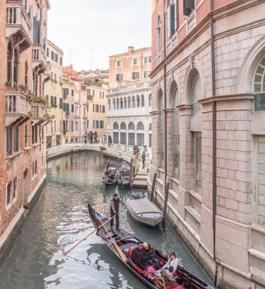 San Marco Apartment | San Marco Square with Canal View by Wonderful Italy