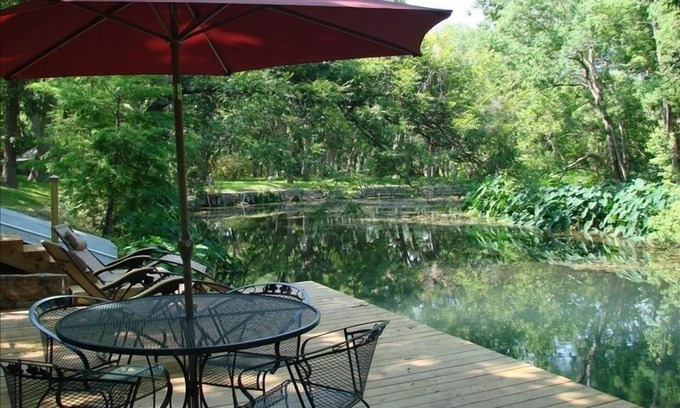Rio Vista Apartment | San Marcos River Vacation Rental and 35 minutes from South by Southwest and COTA