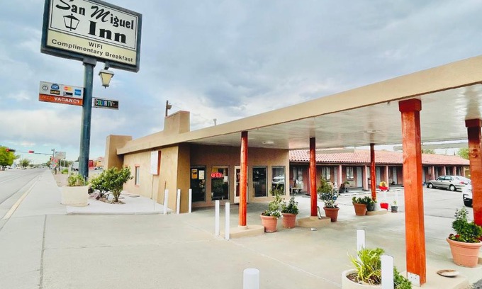 Polvadera Hotel | San Miguel Inn