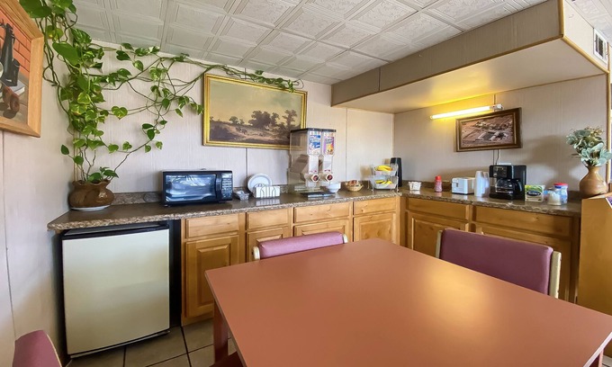 Polvadera Hotel | San Miguel Inn