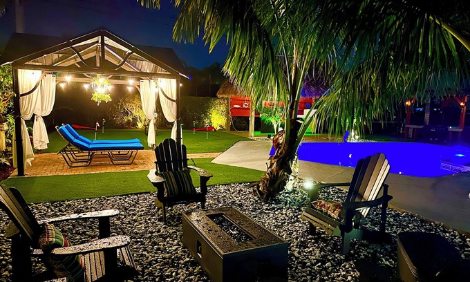 Lake Worth House | Sanctuary 7BR Sleeps 16, Heated Pool, Tiki Bar, Pickleball, Gameroom, No Stairs