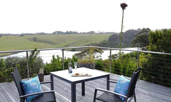 Lakes Entrance House | Sanctuary on the Lakes - family beach house