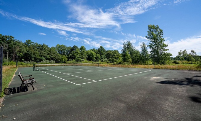 Glenn House | Sanctuary - Surrounded by Nature, walking dist. to beach - Pet Friendly