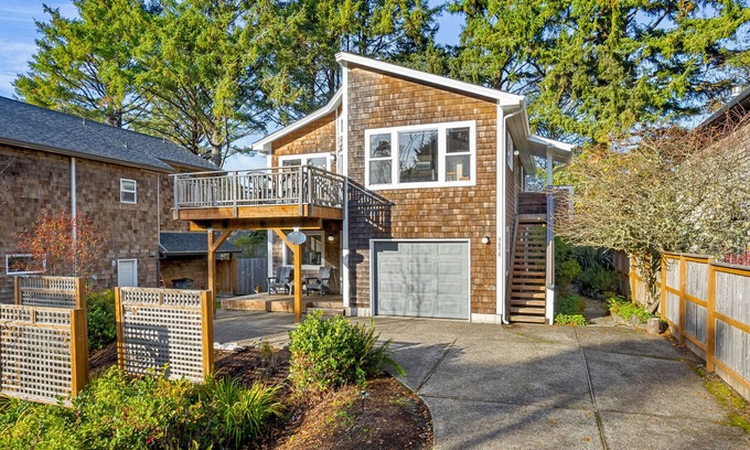 Manzanita House | Sand Bucket-Manzanita. Fabulous family beach house dogs ok, close to beach