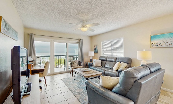 Indian Rocks Beach Condo | Sand Castle condo with Gulf-view balcony, heated pool, hot tub & beach access