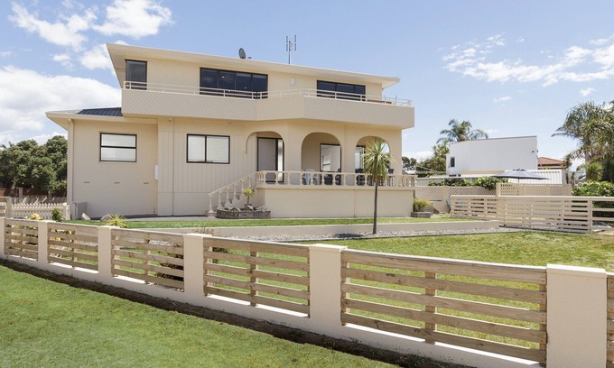 Omanu Cottage | Sand Castles - Mount Maunganui Holiday Home