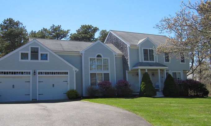 West Chatham House | Sand Dunes and Salty Air - 5 minutes drive to beaches!