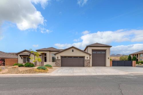 Hurricane House | Sand Hollow 2691 Private Swim Spa Hot Tub RV Parking Near Sand Hollow Reservoir