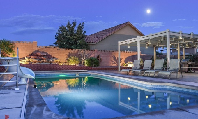 Hurricane House | Sand Hollow 4242| Private Pool and Hot Tub, Water Slide, Playground, Ping Pong