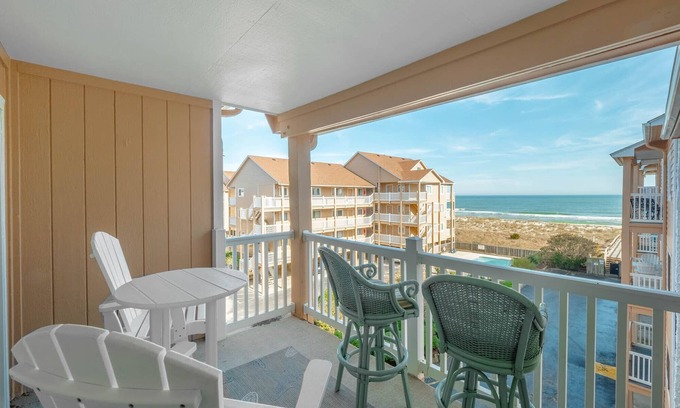 Wilmington Beach Condo | Sand Pebbles C21 | Ocean View + Community Pool!