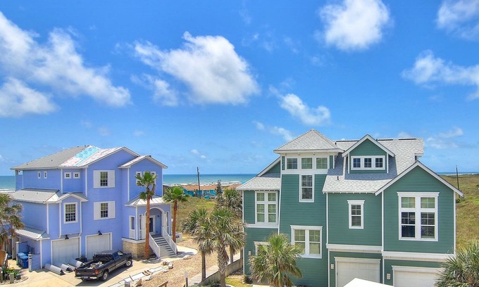Sand Point Apartment | Sand Point Joint Upstairs is a 3/2 with ocean views, pool, and beach access
