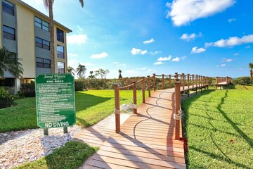 Sanibel Condo | Sand Pointe 218 in Sanibel island