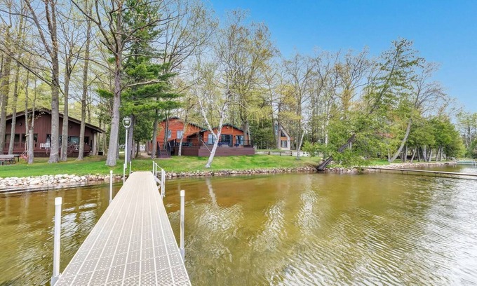 Brazeau House | Sand Shoreline, Party Garage, Picturesque Sunsets, Dock