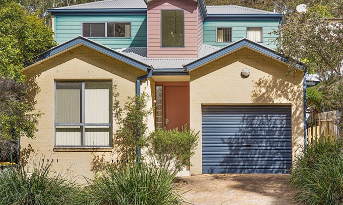 Hyams Beach House | Sand Water at Hyams Beach