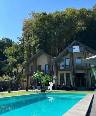 Shaian House | Sandal
