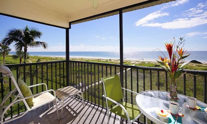 Sanibel Condo | Sandalfoot Beachfront Condominium
