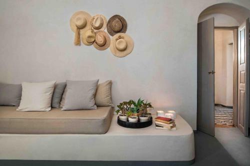 Megalochori Villa | Sandandstone villa Santorini