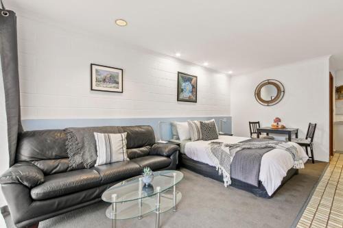 Lakes Entrance Hotel | Sandbar Motel