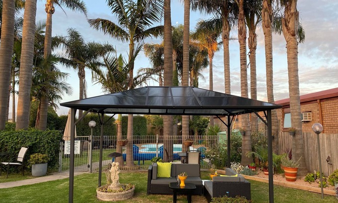 Lakes Entrance Hotel | Sandbar Motel