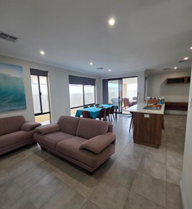 Yanchep House | Sandcastle by the Sea