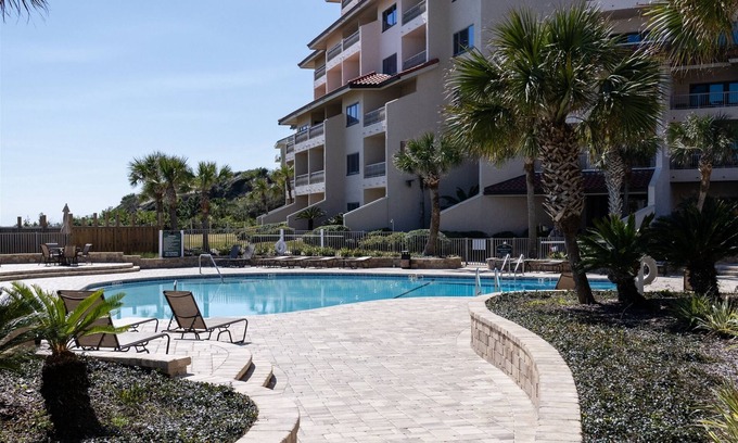 Fernandina Beach Condo | Sandcastle Court #277 -Kitchen | 1 Bed, 1 Bath