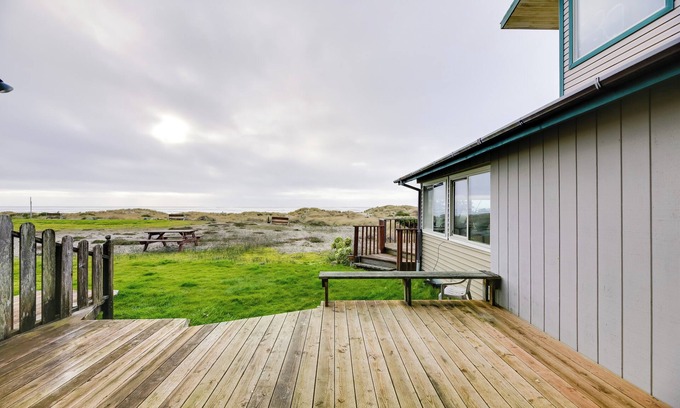 Waldport Cottage | Sanderling Sea Cottages, Unit 1 with Deck!