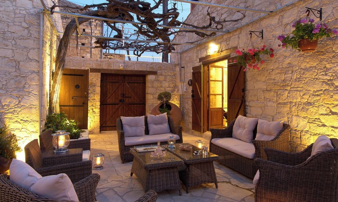 Arsos Apartment | Sanders Arsorama - Cute 1-Bdr Apt w Shared Patio