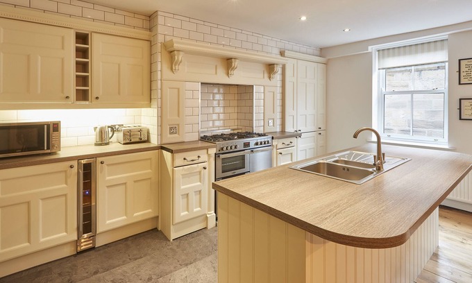 Whitby House | SANDERS HOUSE, family friendly, luxury holiday cottage in Whitby