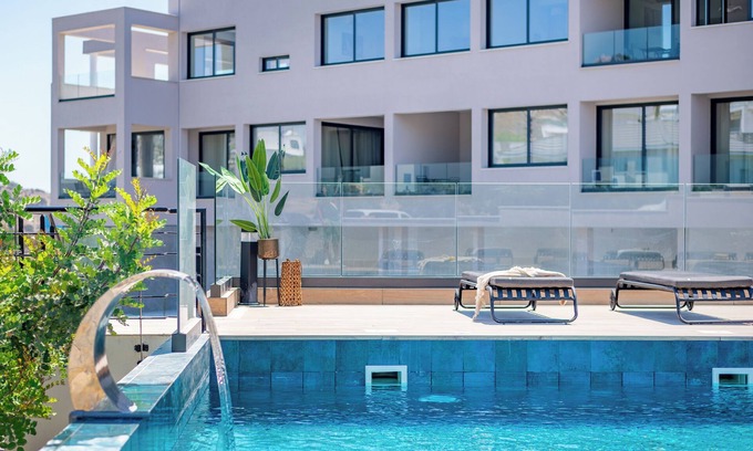 Agios Tychon Apartment | Sanders River Plaza - Open 1-Bdr Apt with Balcony