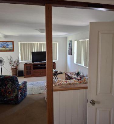 New Auckland House | Sandi's Guest House For two