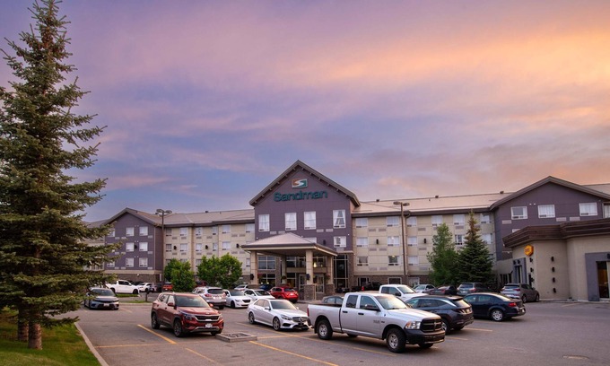 Southeast Calgary Hotel | Sandman Hotel & Suites Calgary South