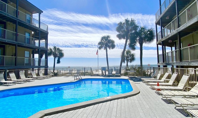 Gulf Shores Condo | Sandpiper Condo Sleeps 8