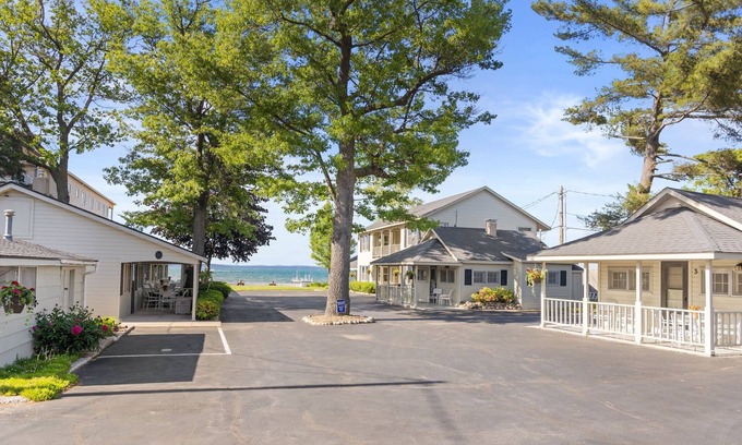 Traverse City Cabin | Sandpiper Cottage 3 S