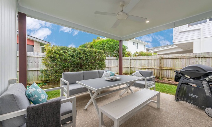 Mount Coolum House | SANDS BEACH HOUSE A - beachside/wifi/dog friendly