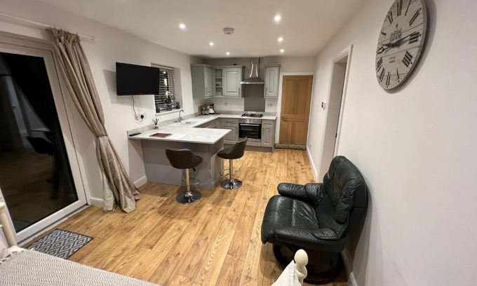 Broadway Apartment | Sandscroft Annex 5A
