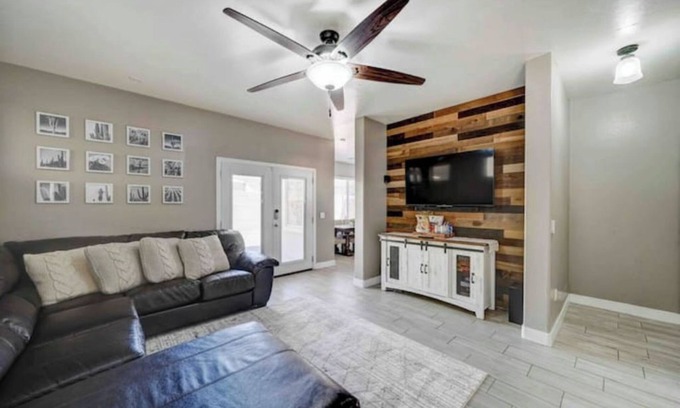 East Mesa House | Sandstone Bliss - 3 bed, 2.5 Bath Cozy Home!