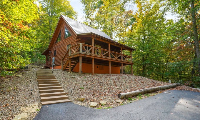 Logan Cabin | Sandstone Oasis | Hocking Hills